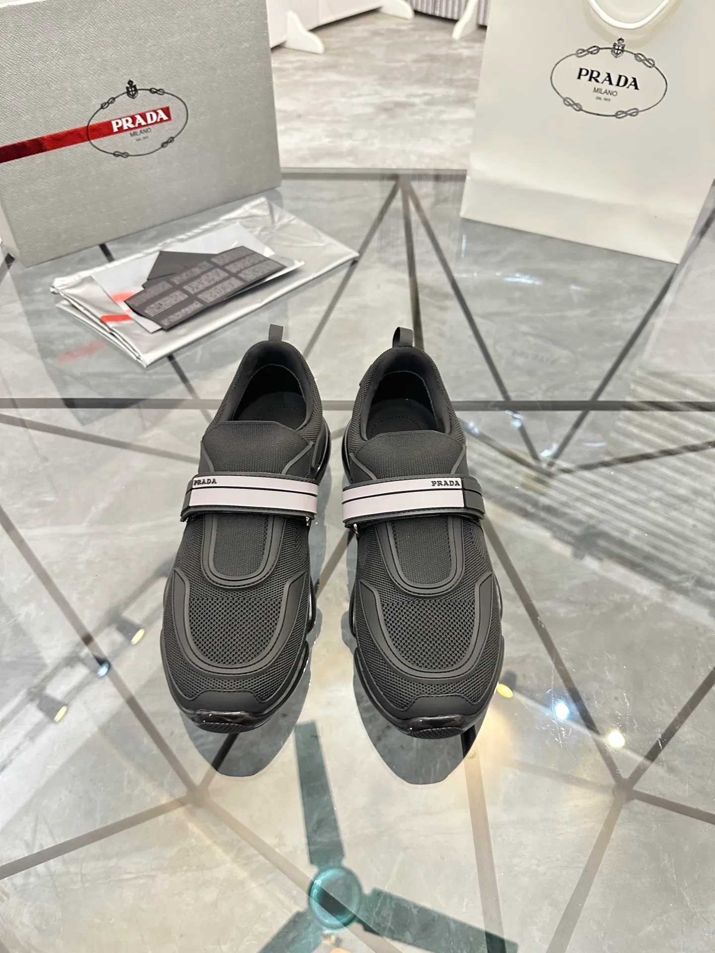 Men's shoes for sale 💰: 💰P500¥ High-end top quality Product trademark: Prada *"Prada*" low-top casual shoes Regular size: 38-45 (can be customized to 46) One size larger Product materials: imported breathable fly weave upper, professional glue-making process, breathable lining, cowhide foot pads, original outsole. No.: 001